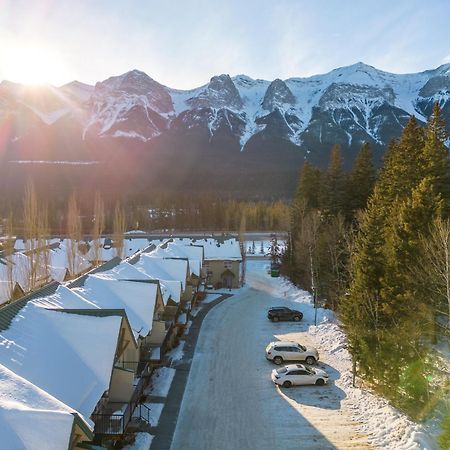 Banff Woods Lodge 캔모어 외부 사진