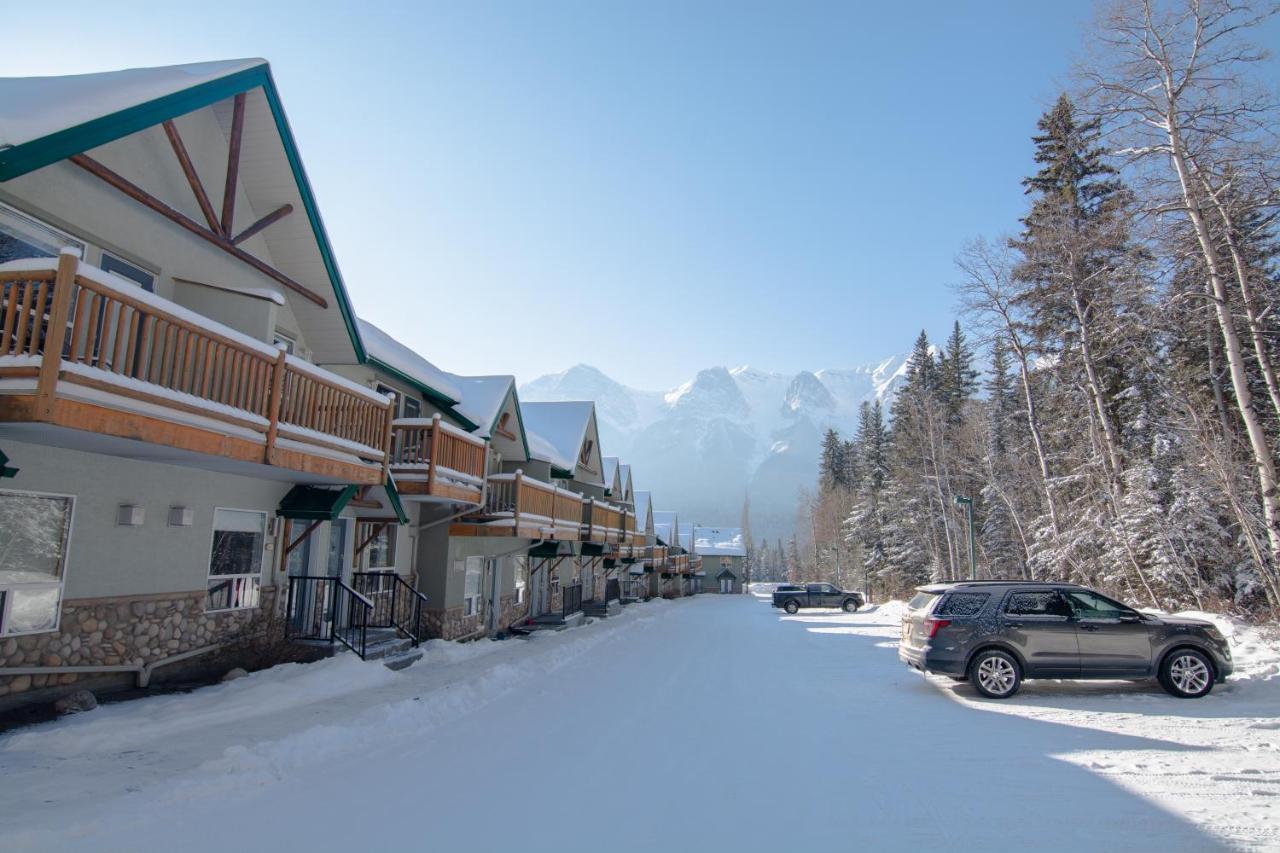 Banff Woods Lodge 캔모어 외부 사진